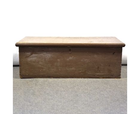 Painted pine trunk, hinged lid, 91x45cm, height 31cm.