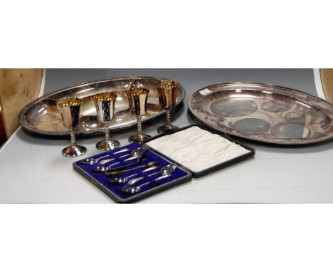 Sundry plated wares, to include Mappin &amp; Webb meat platter, hos d'oeuvre dish, cased set of six teaspoons, cased set of f