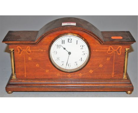 An Edwardian mahogany and satinwood inlaid mantel clock, having enamelled dial with Arabic numerals, w.30cm