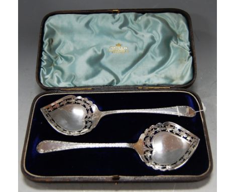 A cased pair of circa 1900 silver plated serving spoons, retailed by Austin &amp; Co of Dublin