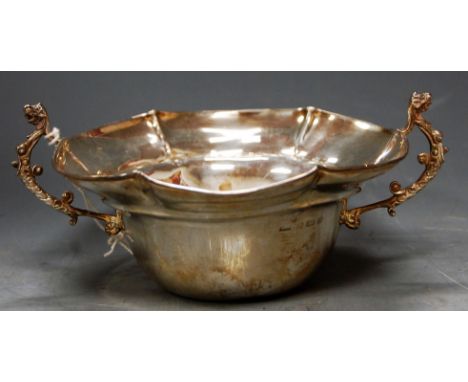 An Edwardian silver lobed sweetmeat bowl, 2.9oz, dia.13cm