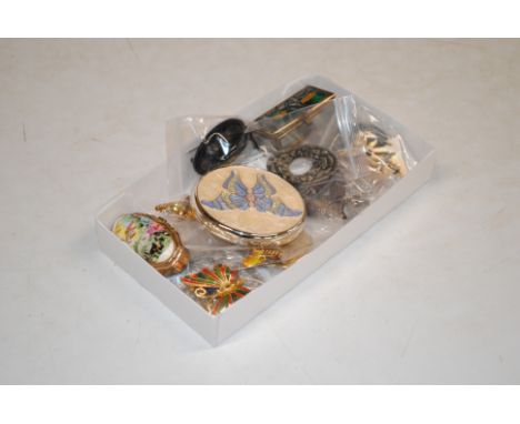 A box containing vintage and other brooches; trinket boxes; a mirror etc.