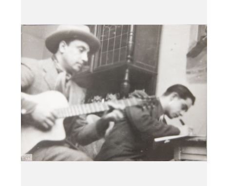 Willy Rizzo (1938-2013), Django Reinhardt (1910-1953), photo of a music session. 17 x 23,5 cm.