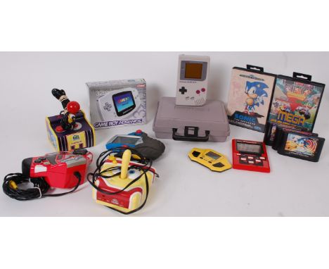 GAMING; A mixed lot of vintage retro gaming and accessories etc to include an original Nintendo Gameboy, a Game Boy advance, 