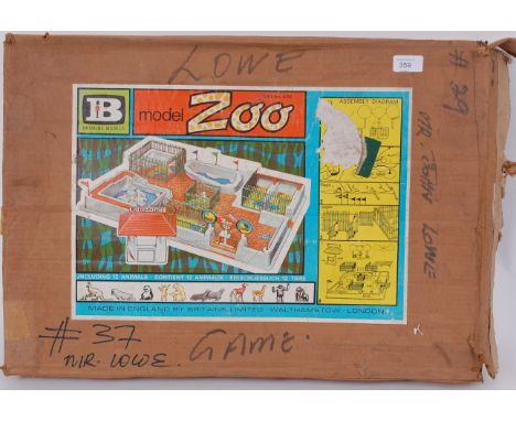 BRITAINS; An original vintage Britains Model Zoo set 4712. Within the original box, the large plastic base with various acces