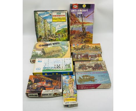 A collection of various boxed plastic construction model kits including three by Paramount (Royal Mail Coach, Lord Major's Co