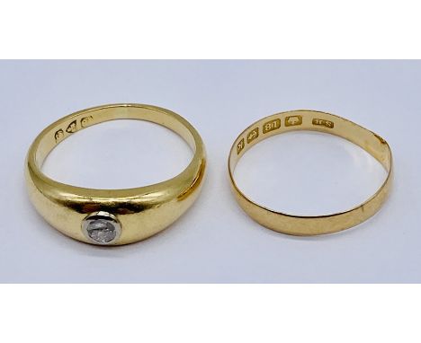 An 18ct gold ring set with an old cut diamond along with an 18ct gold wedding band, total weight 6.6g