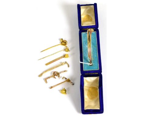 Hunting jewellery, including a bugle bangle (a.f.) and six fox head and crop brooches 21.6g gross