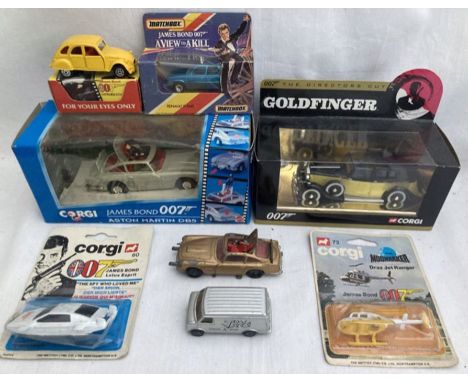 Corgi: A collection of Corgi James Bond 007 vehicles to include Aston Martin DB5, Rolls Royce, Corgi Juniors Lotus Esprit, Ci