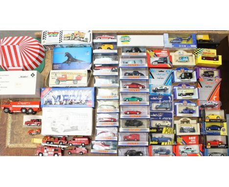 Diecast: A collection of assorted boxed and unboxed diecast vehicles to include Matchbox examples of Dinky, First Gear Mack, 