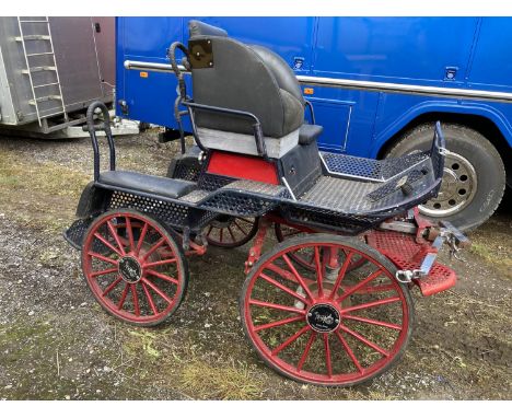 MARATHON VEHICLE built by Van den Heuvel to suit single/pair/tandem 15-16.2hh. The undercarriage is painted red with black li