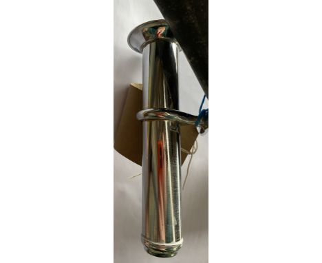 White metal whip holder. This lot carries VAT.
