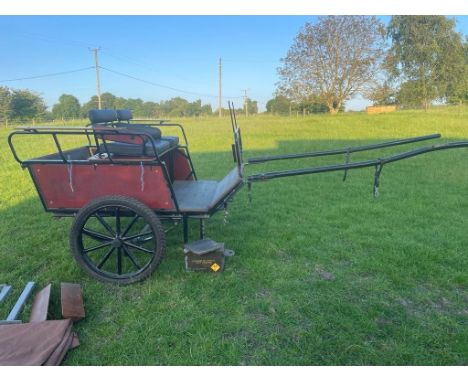 BENNINGTON BEEBY, wheelchair accessible carriage, suitable for single 12-13.2hh, with dark wood panelled exterior to black me