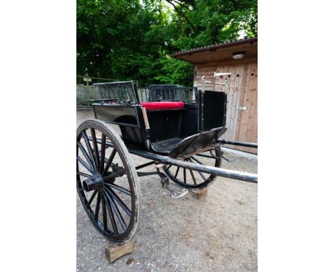 SPINDLE BACK GIG to suit 14-15hh. Painted black with red cloth seat cushions. Includes brass whip holder, rein rail, tug stop