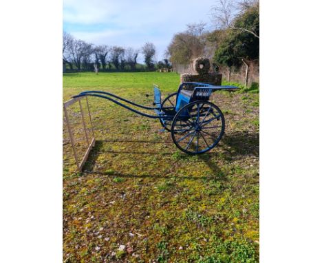 STICK BACK GIG, to suit 13.2hh. The metal bodywork is painted blue, with swan neck shafts and wide flat mudguards. Black pain