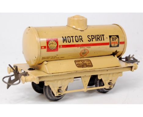 Hornby 1936-8 Shell-Mex & BP petrol tank wagon, cream, standard base, pressed filler, pressed top, narrow flanges on ends (G)