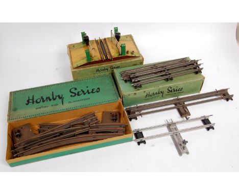 A small tray of prewar Hornby items including EIE level crossing (G-BP) 12 x electrical straight rails (G-BG), LH&RH 2ft radi
