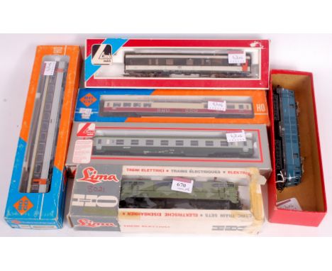 Mixed H0 Continental Lima SNCF Bo-Bo electric locomotive (G-BP), Belgian Railways Bo-Bo, electric (G), 3 SNCF coaches and a D