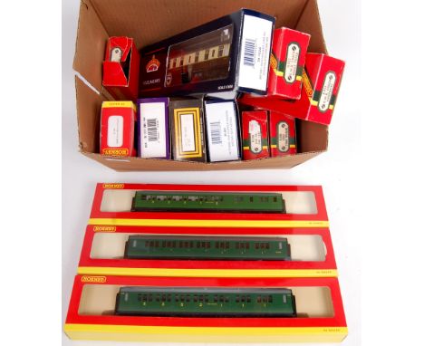 Mixed collection of boxed rolling stock by Hornby Bachmann & Dapol including R4008E, R4009E, R4125C, R931, R932 coaches, 39-1