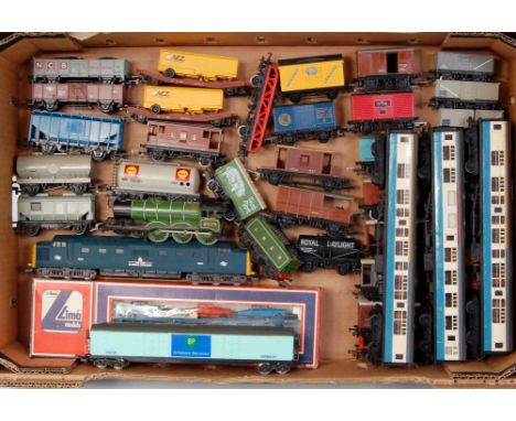 Tray containing collection of 2 locomotives (F-G), 40 wagons and coaches mostly Hornby and Lima (F-G)