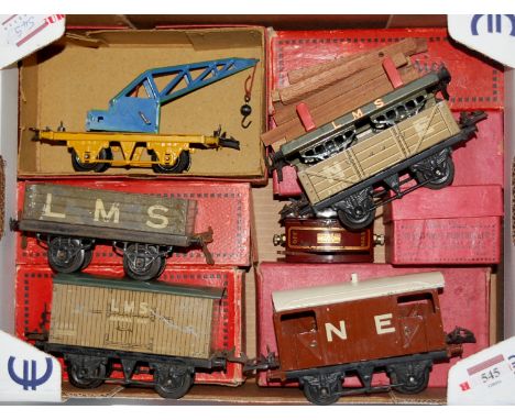 A small tray containing 6x Hornby pre-war wagons including 1935-7 crane truck, yellow base, blue jib, green lined (G-BG), 192