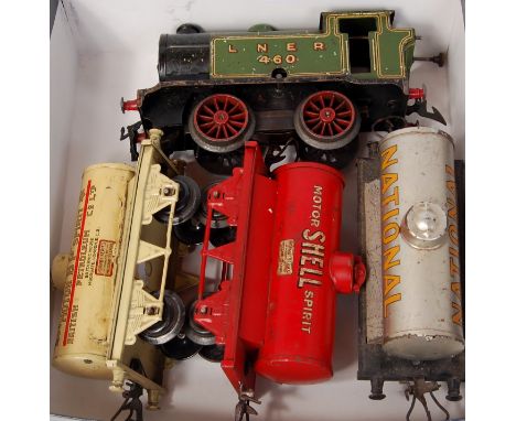 Hornby 1932-6 Green LNER c/w M3 0-4-0 tank loco No.460 with 12 spoke wheels, litho crazing, a 1931-2 BP petrol tank wagon, cr