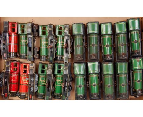 A large tray containing 18 Wells/Brimtoy 0-4-0 c/w locos No. 2546 including 15x green and 3x red (all F)