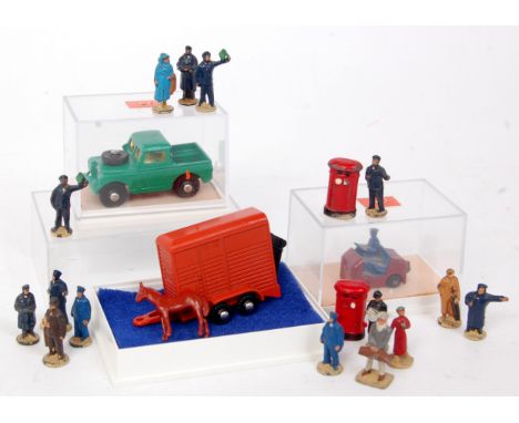 Dublo Dinky horsebox with horse, LandRover, Lansing Bagnall station tractor approx 12 station staff and passengers etc (G)