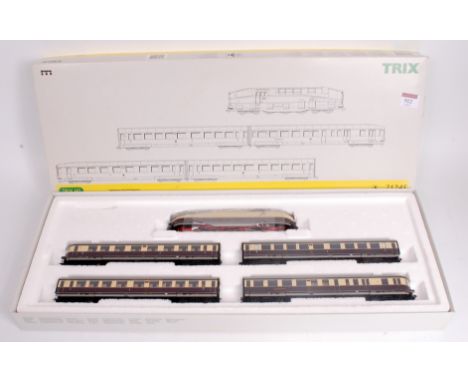 A Trix H0 21245 Deutsche Reichsbahn Baureike 61 streamline tank engine and 4 coach train pack brown/cream livery, with instru