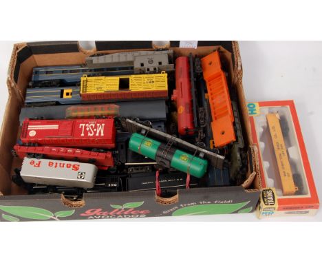 Tray containing Triang TC series 4-6-2 engine and tender, 5 blue/yellow passenger cars, 4 freight cars (F-G), and US manufact