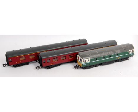 Lima BR green diesel locomotive No.6505 (G) with 2x maroon LMS Bogie 1st class coaches, No.15865, marks to sides and roofs (F