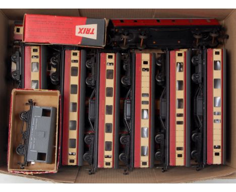 Trix Twin Railway post war coaches 3 scale length 9 short all red cream, 1 short carmine full brake 'La Fleche D'or' roof boa