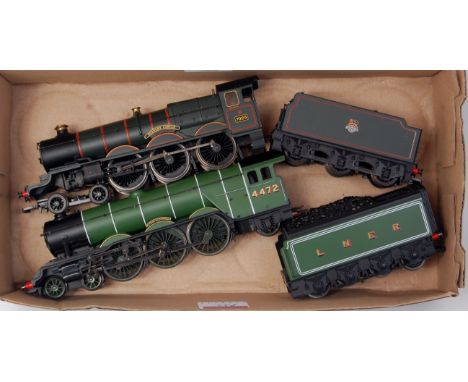A Hornby tender drive later issue LNER green 'Flying Scotsman' (G) and a BR green 'Sudeley Castle' engine and tender (G)