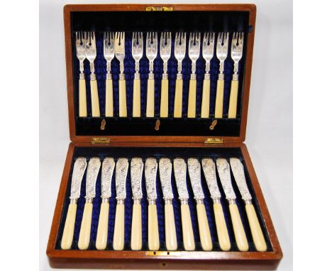 Mahogany cased twenty-four piece silver and ivory fish canteen, maker Harrison Brothers & Howson, Sheffield 1893.