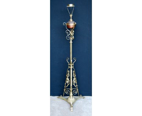 Victorian brass and copper telescopic brass standard oil lamp, on triform base.
