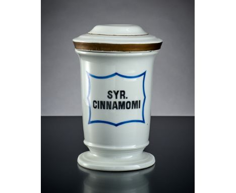 Albarello.  'SYR. CINNAMOMI'. Porzellan. H 17,5 cm