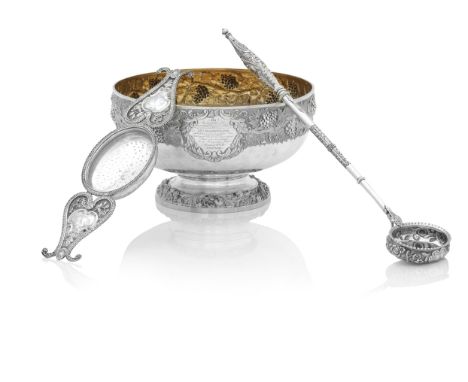 A SILVER AND SILVER GILT PUNCH BOWLBy John &amp; Thomas Settle Gunn &amp; Co, Sheffield 1825With a finely embossed trailing b