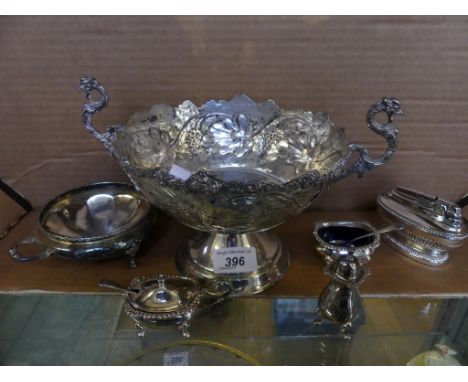 A mixed lot comprising a Continental silver bowl with vine leaf detail stamped 925 to base together with a selection of furth