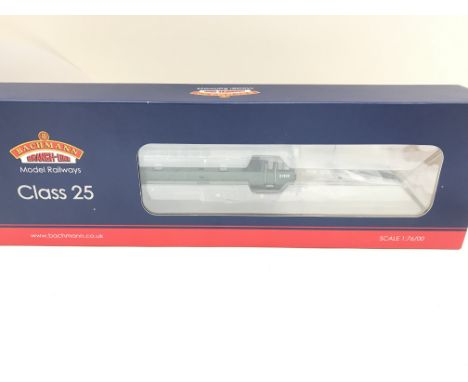 A Boxed Bachmann 00 Gauge Class 25/3 Diesel D7638 BR Two Tone Green With Sound #32-401DS.