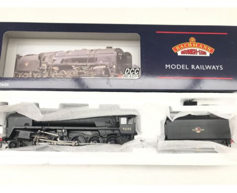 A Boxed Bachmann 9F 2-10-0 Standard 92192 D/Chimney BR L/C Black BR1F Tender, #32-851 DCC Ready.