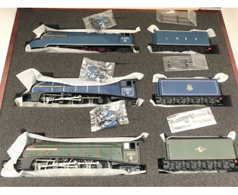 A Boxed Bachmann 00 Gauge Commonwealth Of Australia Set in Presentation Box.