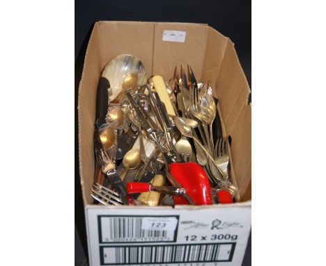 Quantity of silver-plated flatware (cutlery)