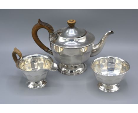 A Sheffield Silver Three Piece Tea Service comprising teapot, cream jug and sucrier, 22 ozs all in 