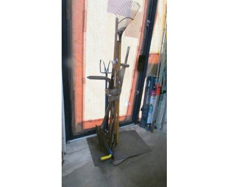 A good lot of good quality garden tools.