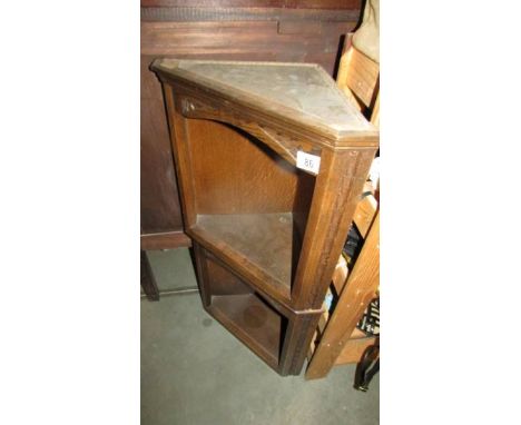 An oak corner shelf. ****Condition report**** Dimensions are;Height 84cm.Width at front 45cm.Depth 26cm.