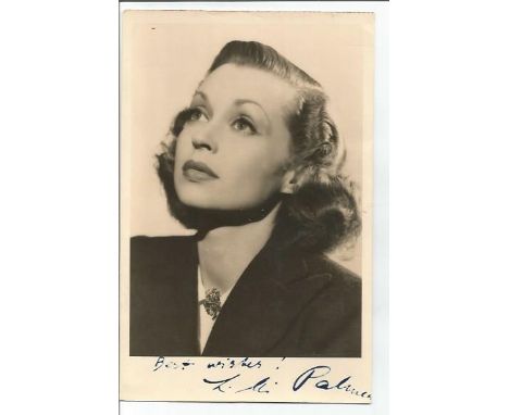 Lilli Palmer signed small 6 x 4 vintage photo. German actress and writer. After beginning her career in British films in the 