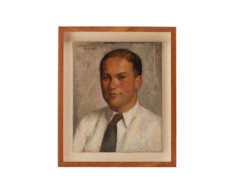 LOLA FINK (1883-1946) - PORTRAIT OF A MAN
Head and shoulders in a white shirt and a black tie
Oil on canvas
Signed upper left