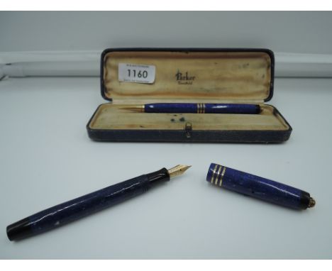 A boxed Parker Duofold fountain pen and pencil set, circa 1929, Lapis Lazuli ringtop, button fill, good condition. A rare set
