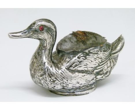 Edward VII silver figural pin cushion formed as a duck, makers Crisford & Norris Ltd, Birmingham 1910, 8cm long  Condition: P