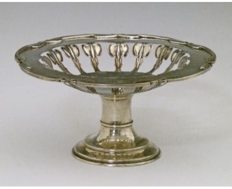 Edward VII silver circular sweetmeat stand having Art Nouveau design pierced and embossed stylised foliate decoration and sta
